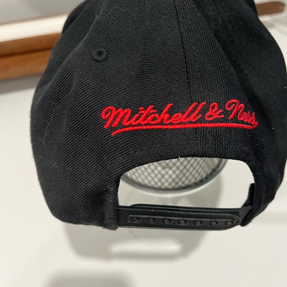 New without tags RAPTORS cap Mitchell & Ness - Picture 3 of 4